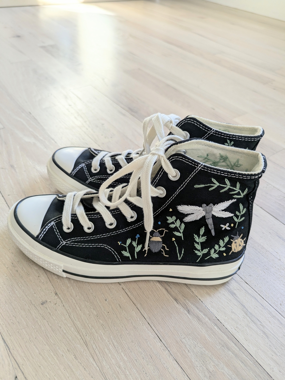 Converse Black High-Top Sneakers with Embroidered Dragonfly and Floral Accents - Picture 4 of 5